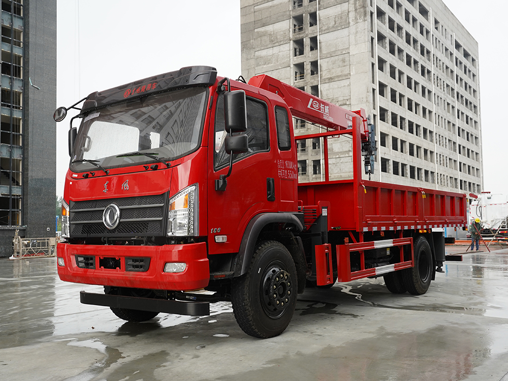 國六東風D912小黃牌長威6.3噸三節直臂吊機隨車吊