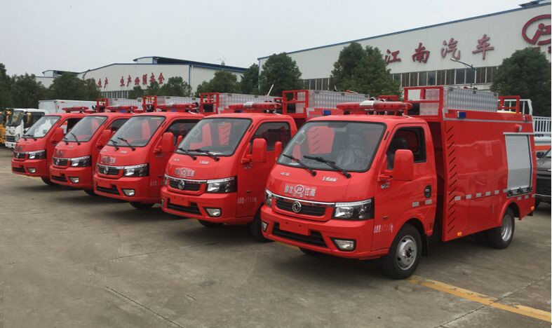 東風(fēng)3.5噸水罐消防車交付 東風(fēng)3.5噸水罐消防車交付