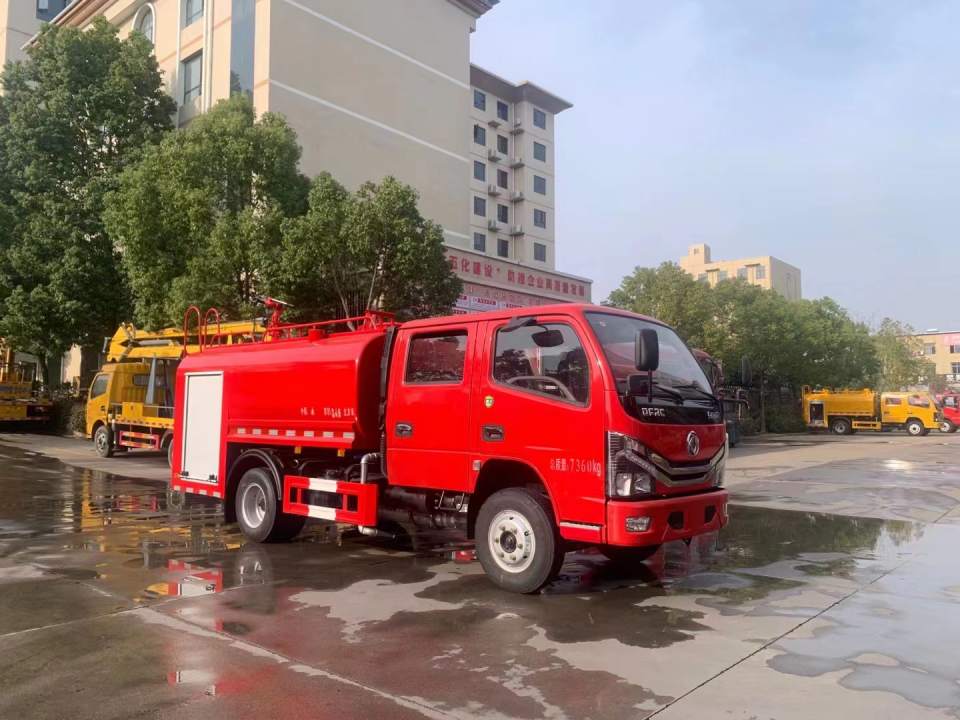 東風(fēng)雙排座4噸消防灑水車（國(guó)六）