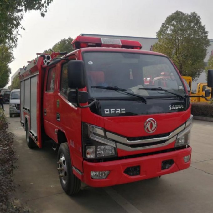 東風(fēng)多利卡2.5噸水罐消防車