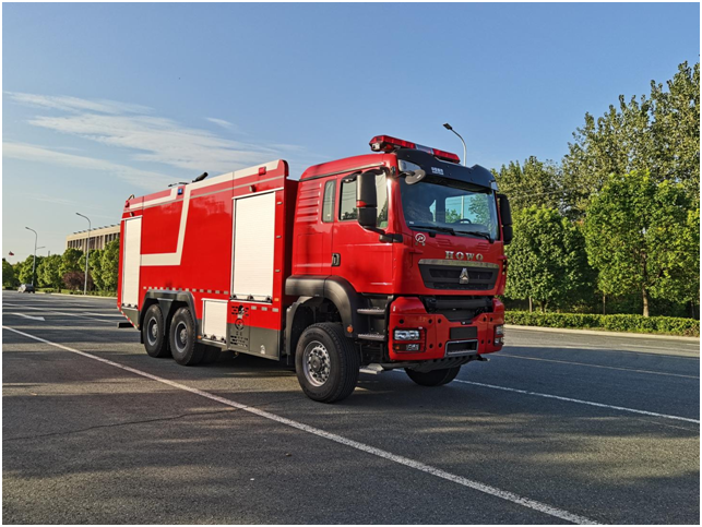 國(guó)六  18噸豪沃后雙橋單排泡沫消防車