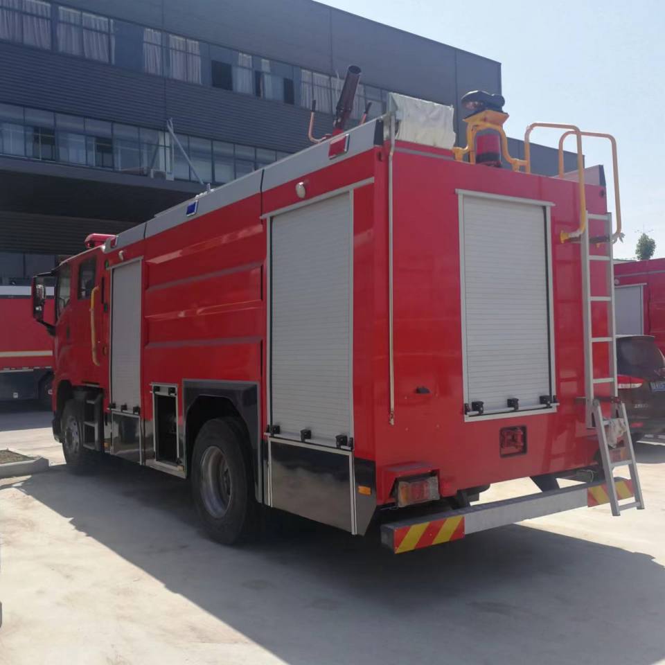 國(guó)六   7噸五十鈴EVR泡沫消防車(chē)